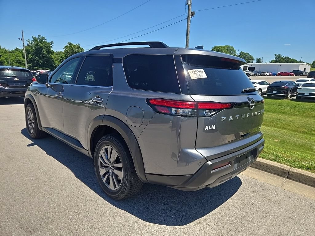 Used 2022 Nissan Pathfinder SV FWD image 4