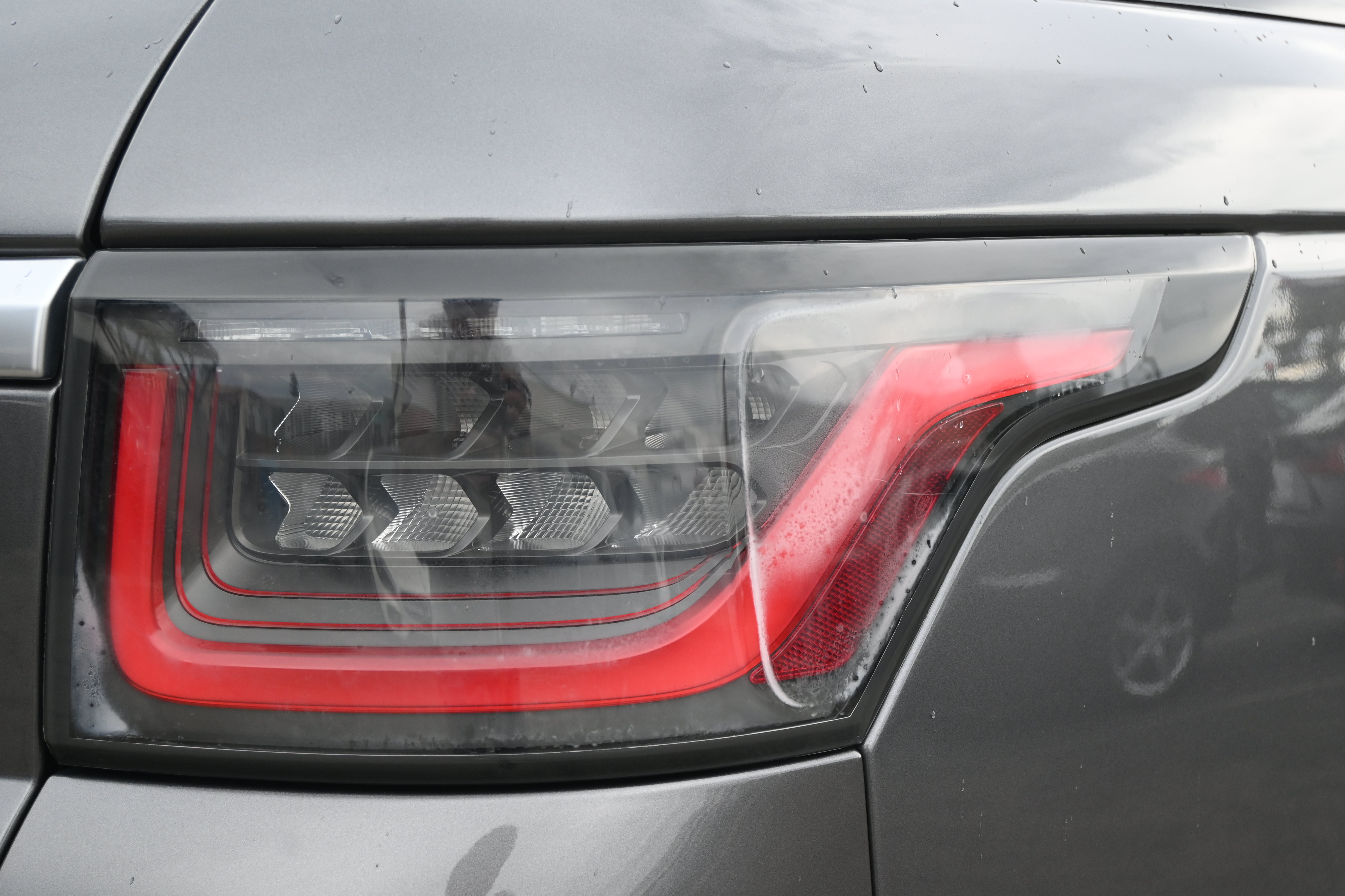 Used 2018 Land Rover Range Rover Sport HSE AWD/4WD image 33