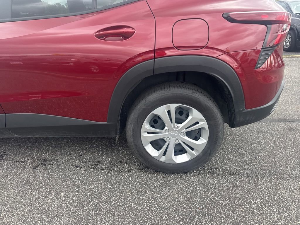 Used 2025 Chevrolet Trax LS image 8