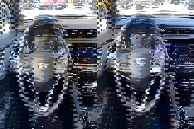 Used 2025 Cadillac XT6 Premium Luxury image 4