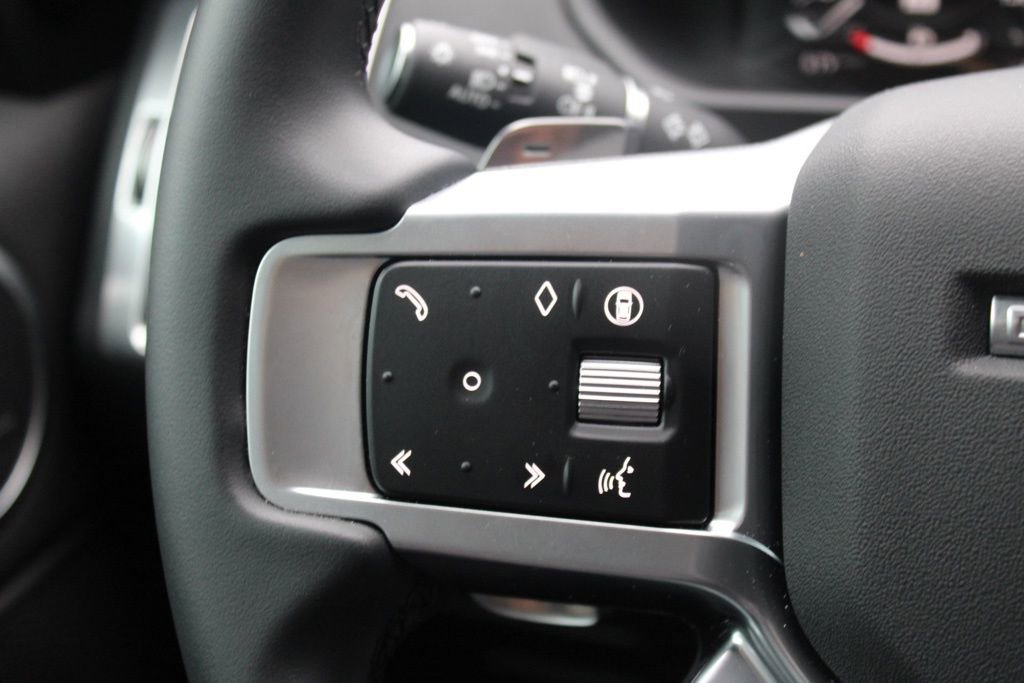 Certified 2025 Land Rover Discovery S image 17