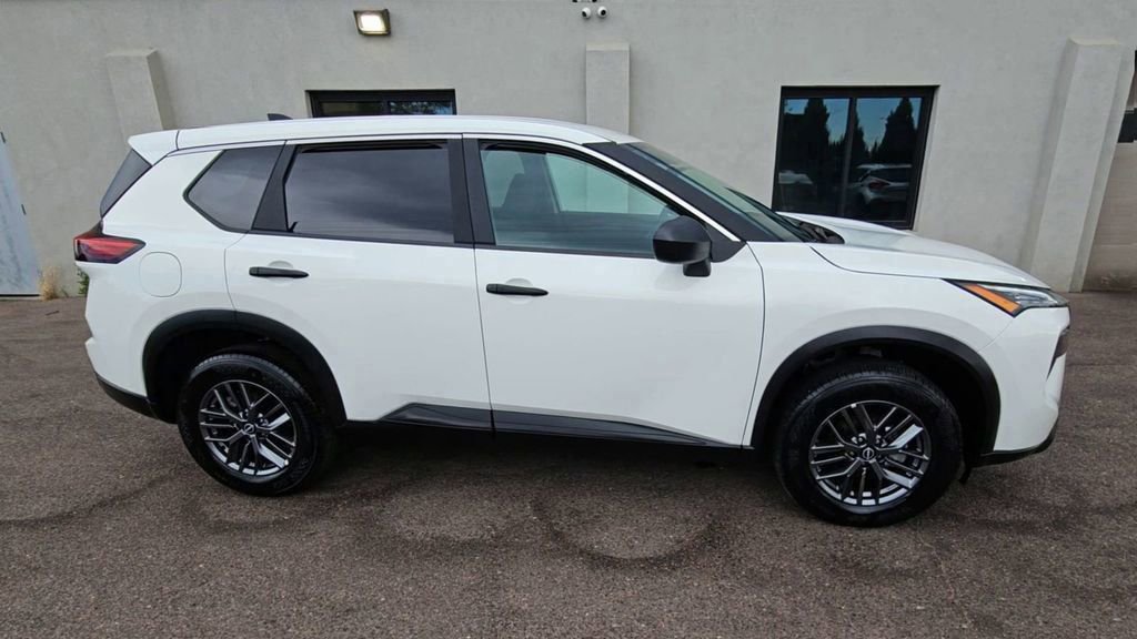 Used 2025 Nissan Rogue S image 9