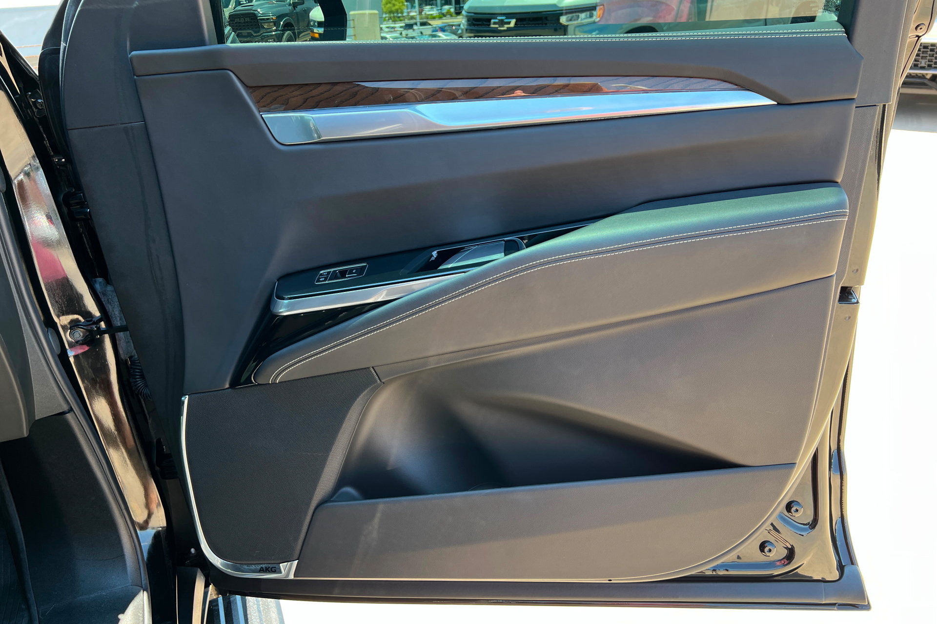 New 2025 Cadillac Escalade Sport Platinum w/ LPO, ONYX Package AWD/4WD image 25