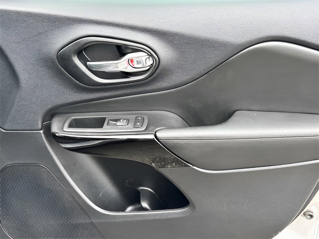 Used 2021 Jeep Cherokee Latitude Plus image 28