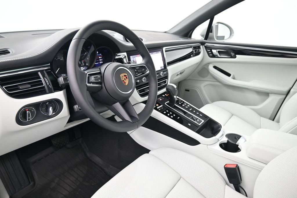 New 2026 Porsche Macan AWD/4WD image 4