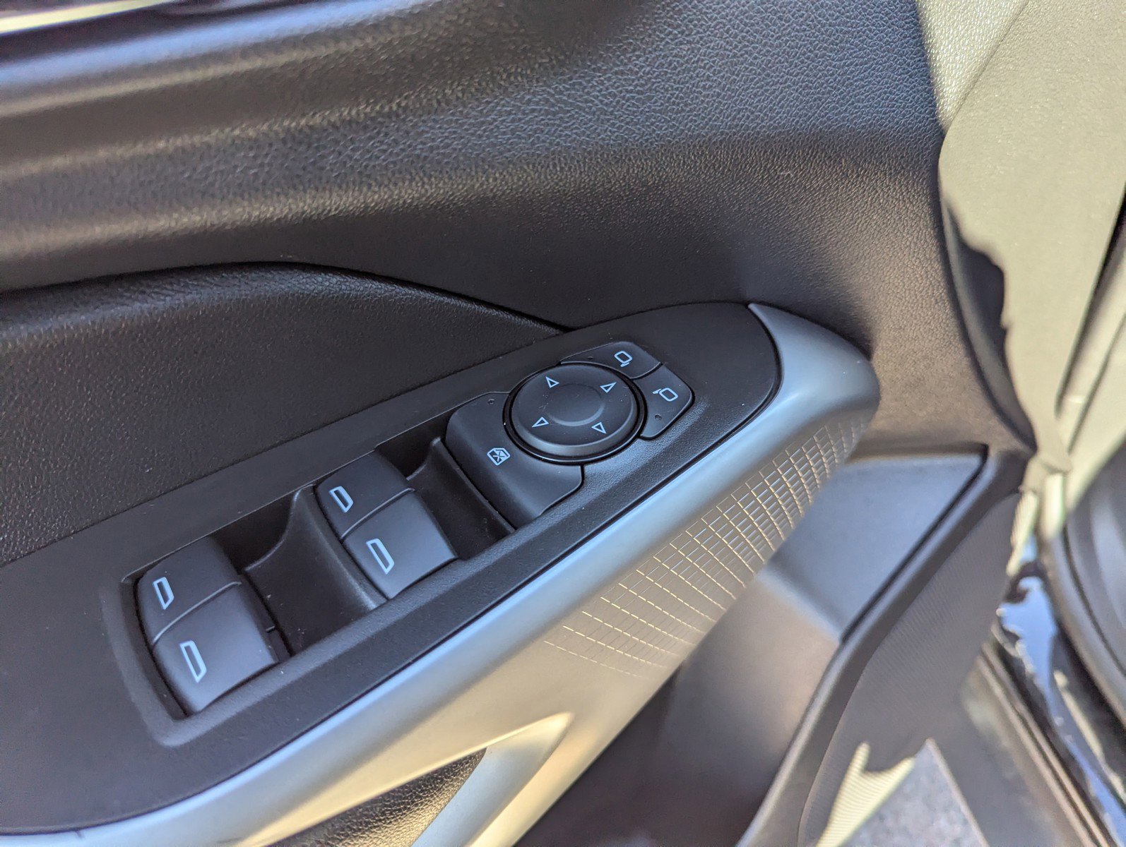 Certified 2024 Chevrolet Trax RS w/ Driver Confidence Package image 28