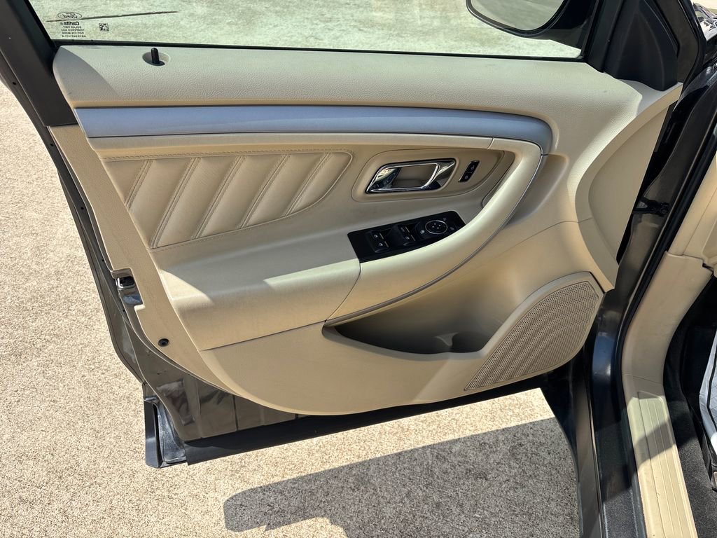 Used 2016 Ford Taurus SE FWD image 11