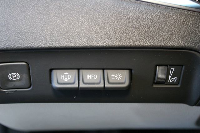 Used 2023 Buick Enclave Avenir w/ Avenir Technology Package AWD/4WD image 23