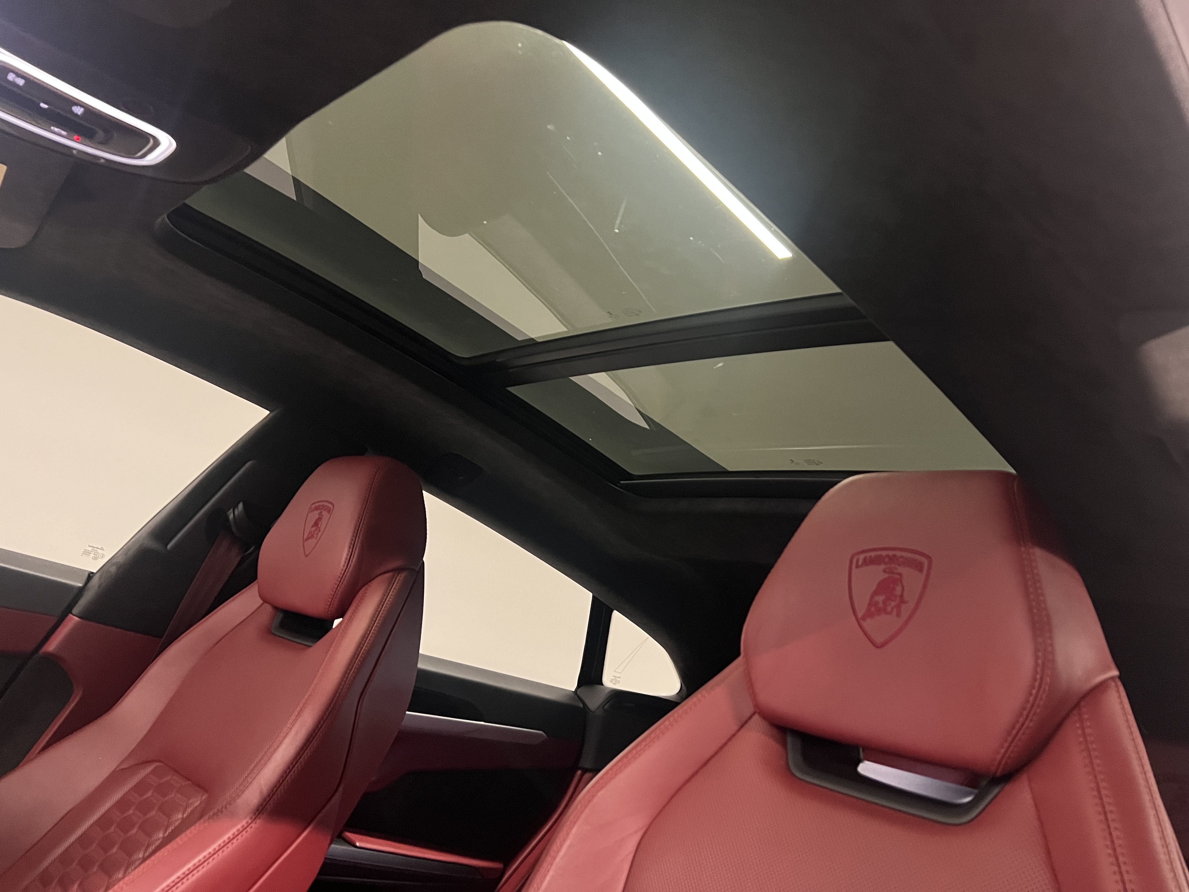 Used 2019 Lamborghini Urus AWD/4WD image 18