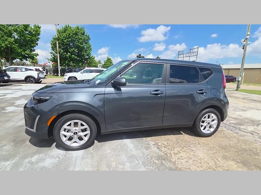 Used 2025 Kia Soul LX w/ LX Technology Package FWD image 45