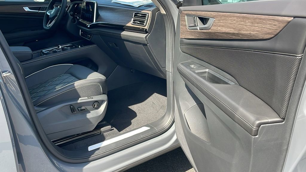 New 2025 Volkswagen Atlas SEL Premium R-Line image 36