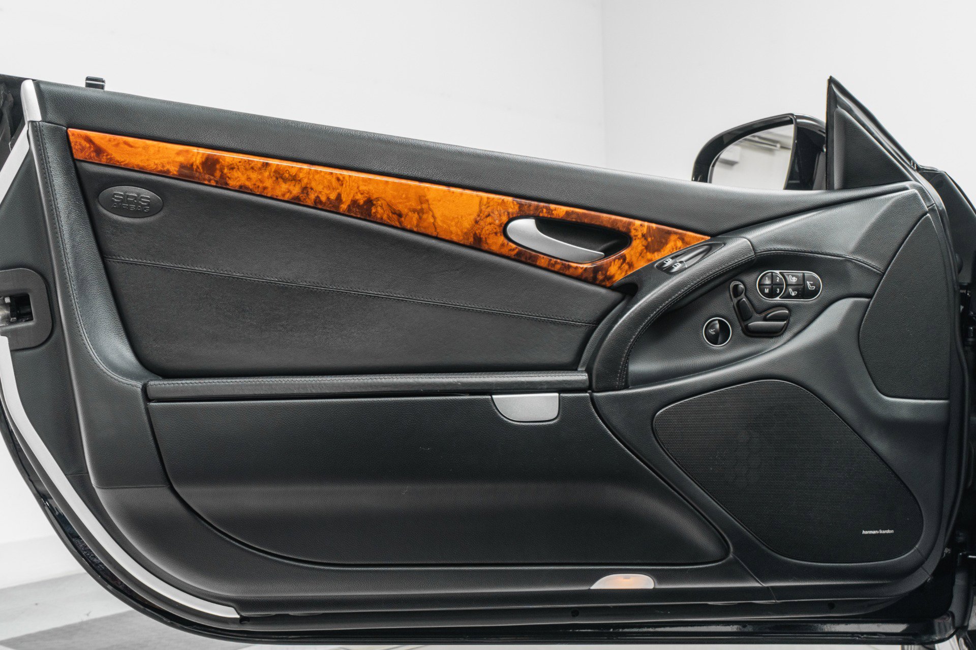 Used 2011 Mercedes-Benz SL 63 AMG image 40