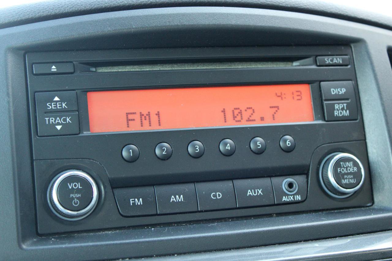 Used 2014 Nissan Quest S image 29