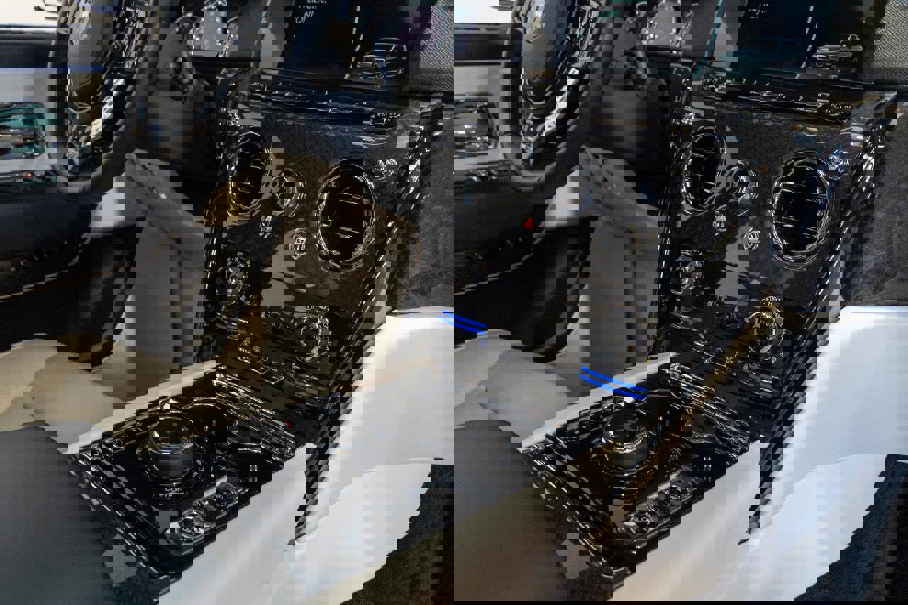 Used 2021 Rolls-Royce Cullinan Black Badge image 22