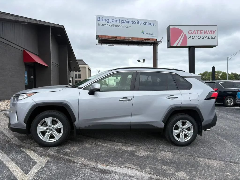 Used 2019 Toyota RAV4 XLE w/ Convenience Package AWD/4WD image 2