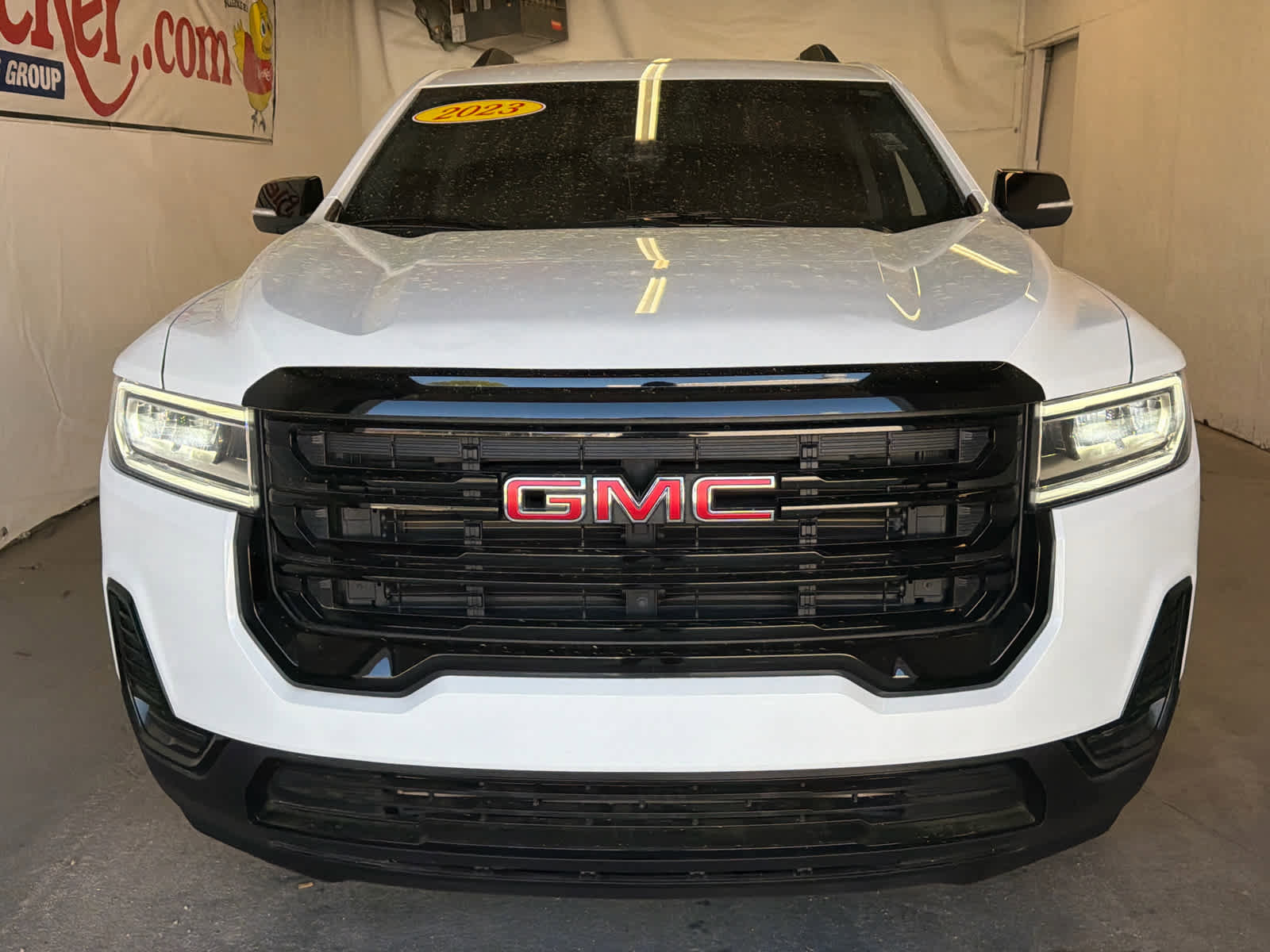 Used 2023 GMC Acadia SLE w/ Driver Convenience Package image 3