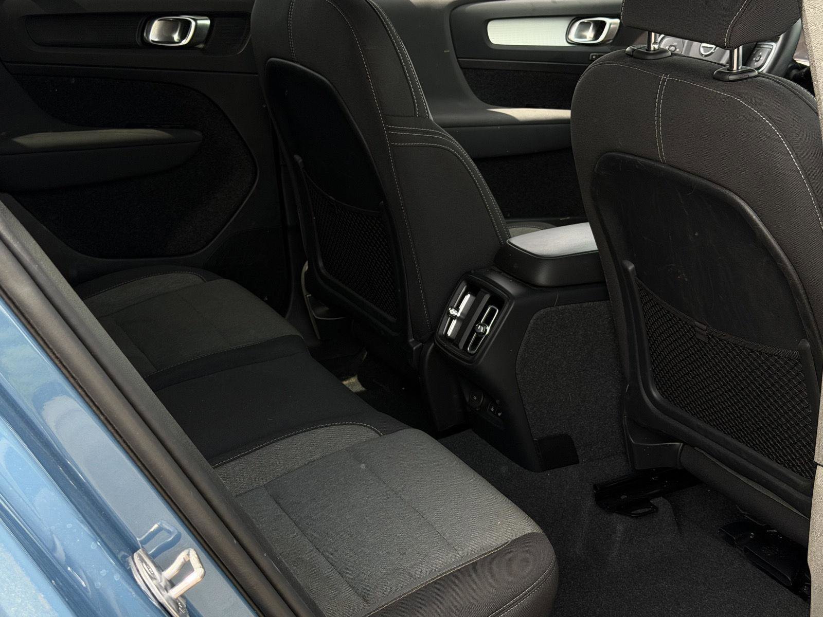 Used 2024 Volvo XC40 B5 Core image 22