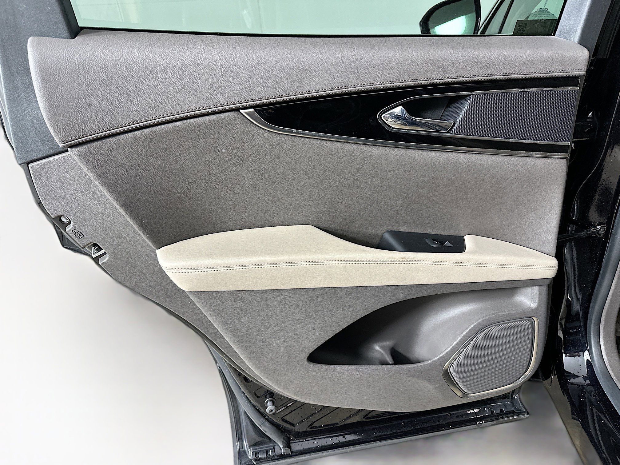 Used 2022 Lincoln Nautilus FWD w/ Premium Package image 26