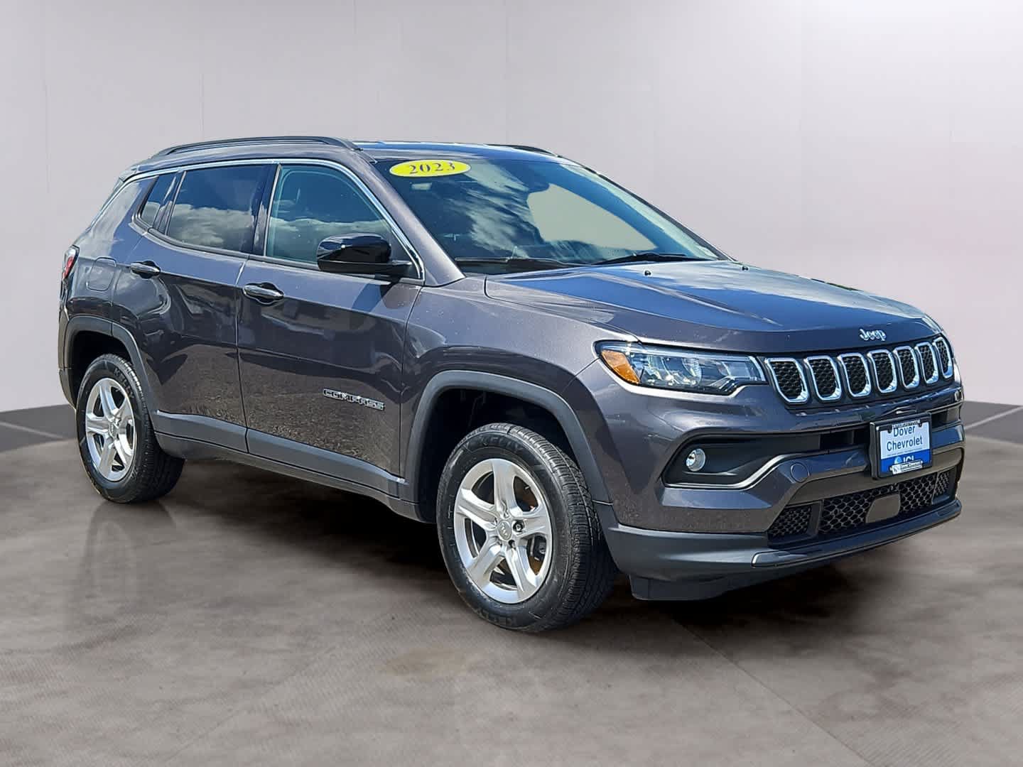 Used 2023 Jeep Compass Latitude w/ Convenience Group AWD/4WD image 3