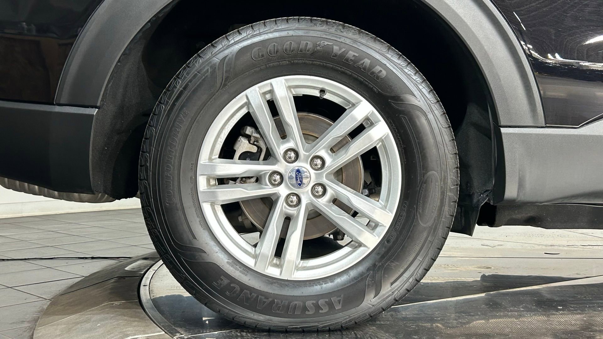 Used 2023 Ford Explorer XLT w/ Equipment Group 202A AWD/4WD image 24