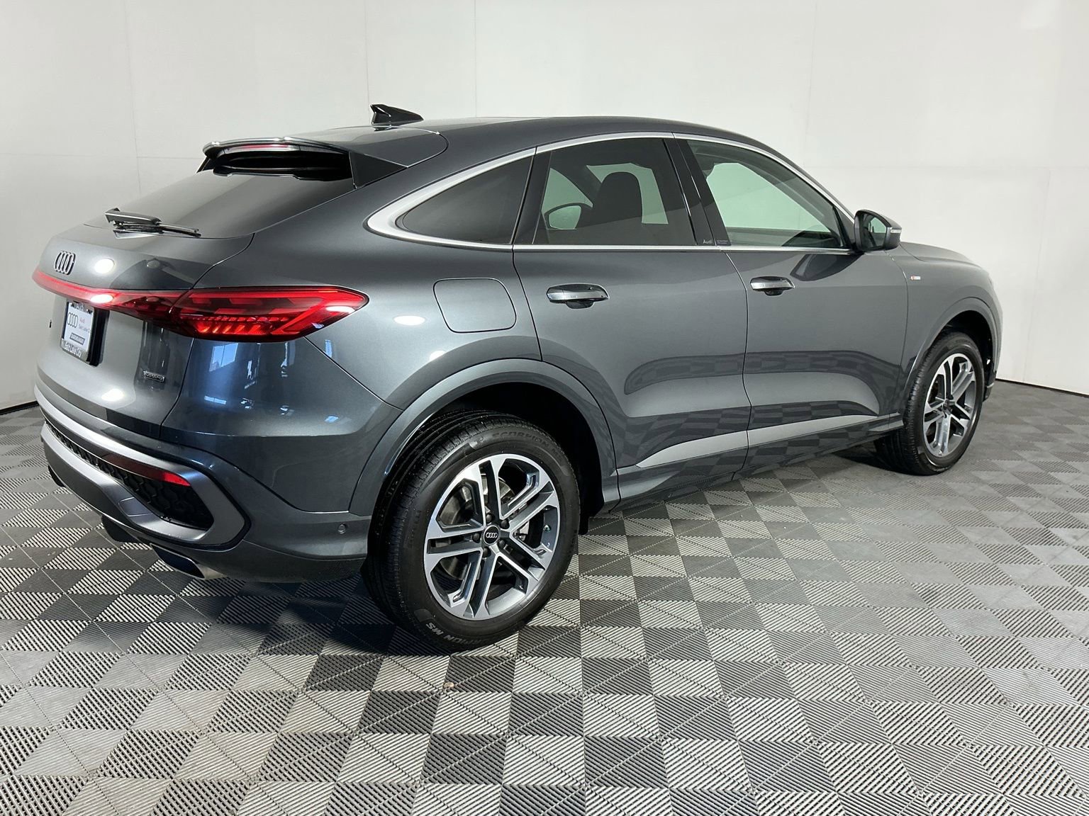 Used 2025 Audi Q5 Premium Plus w/ Premium Plus image 10