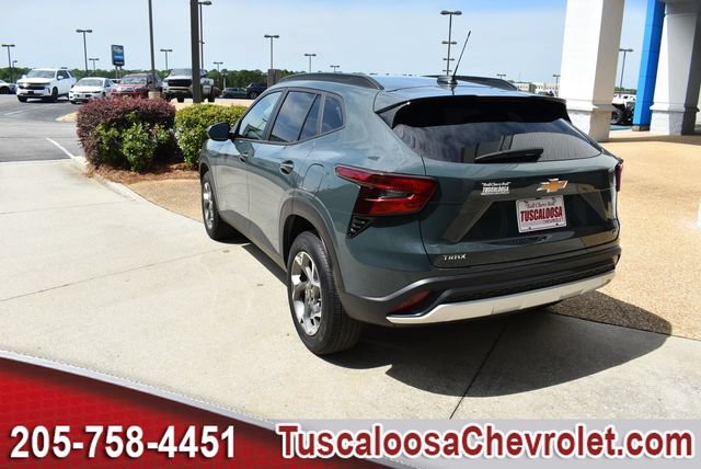 Used 2025 Chevrolet Trax LT FWD image 7