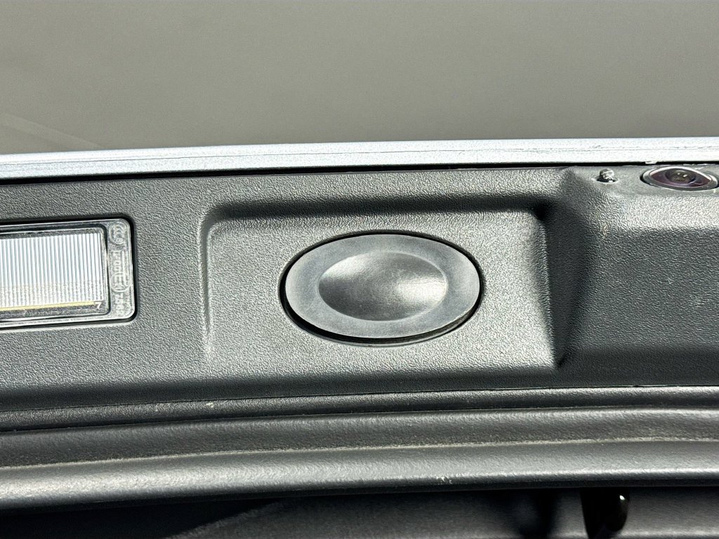 Used 2025 Rivian R1S Adventure Dual AWD/4WD image 31