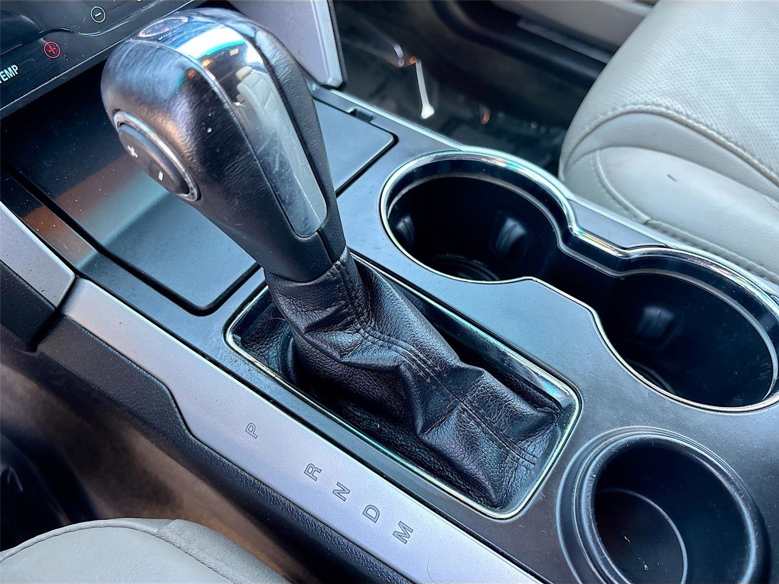 Used 2015 Ford Explorer Limited w/ Equipment Group 302A FWD image 16