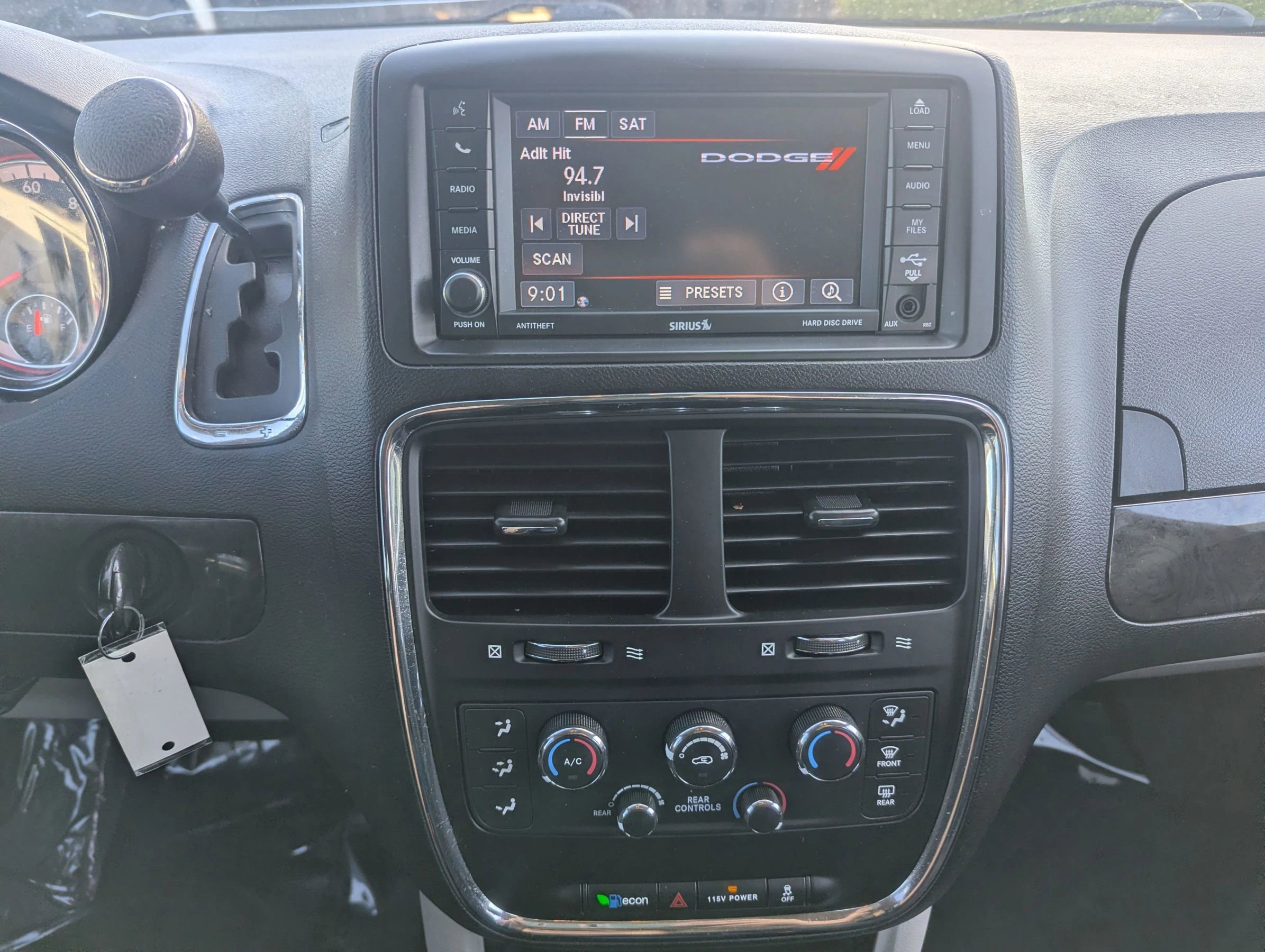 Used 2019 Dodge Grand Caravan SE w/ UConnect Hands-Free Group FWD image 11
