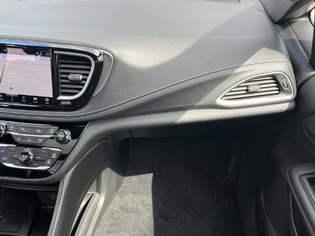 New 2027 Chrysler Pacifica Limited AWD/4WD image 16