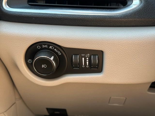 Used 2020 Chrysler Pacifica Limited w/ Advanced Safetytec Group FWD image 20