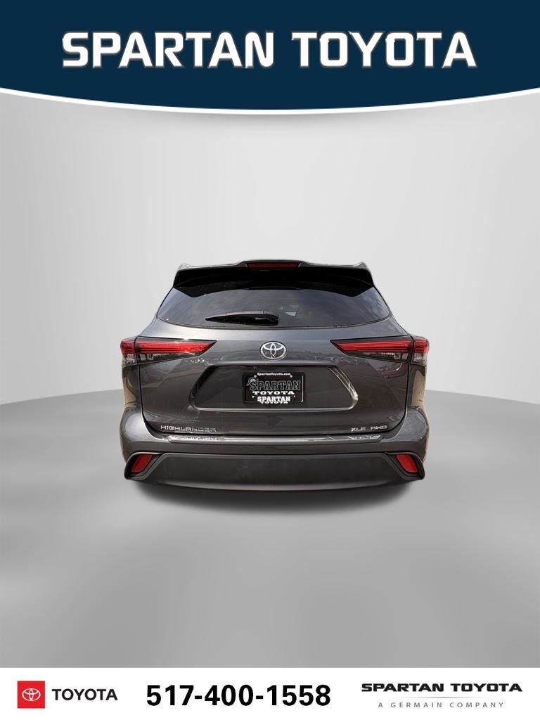 Used 2023 Toyota Highlander XLE image 7