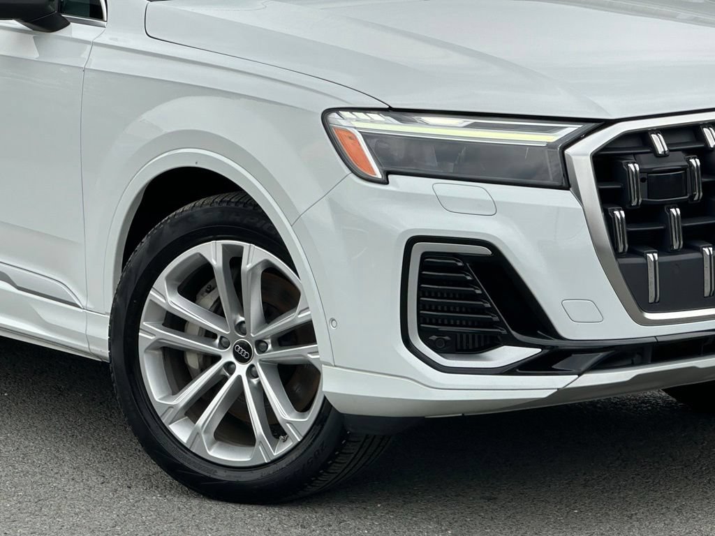 Used 2025 Audi Q7 3.0T Premium Plus AWD/4WD image 39