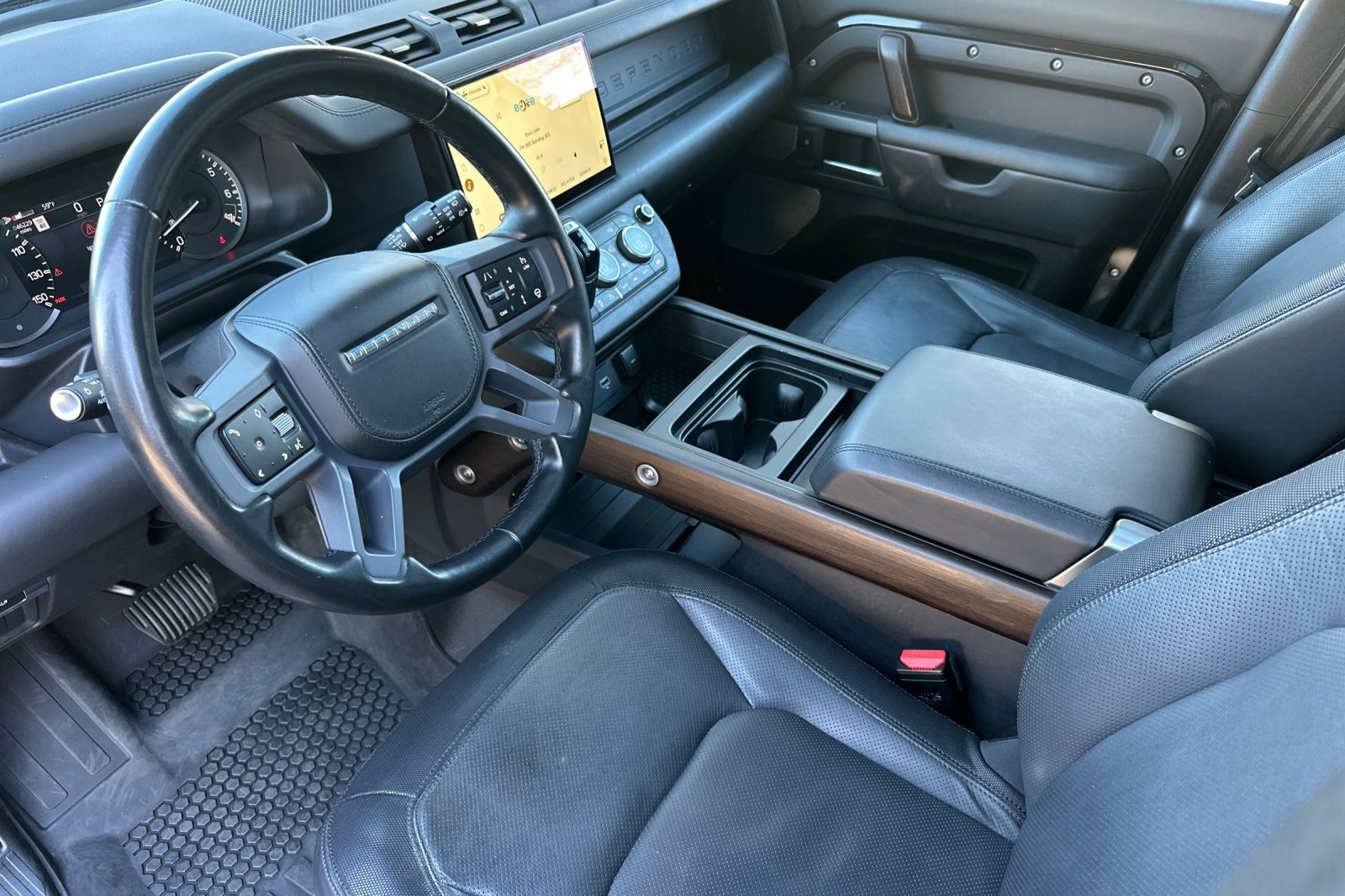 Used 2023 Land Rover Defender 130 X-Dynamic SE image 11