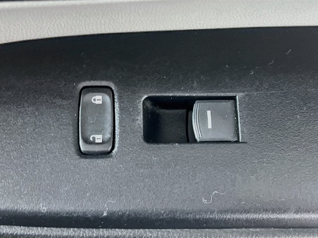 Used 2019 Honda CR-V LX image 32