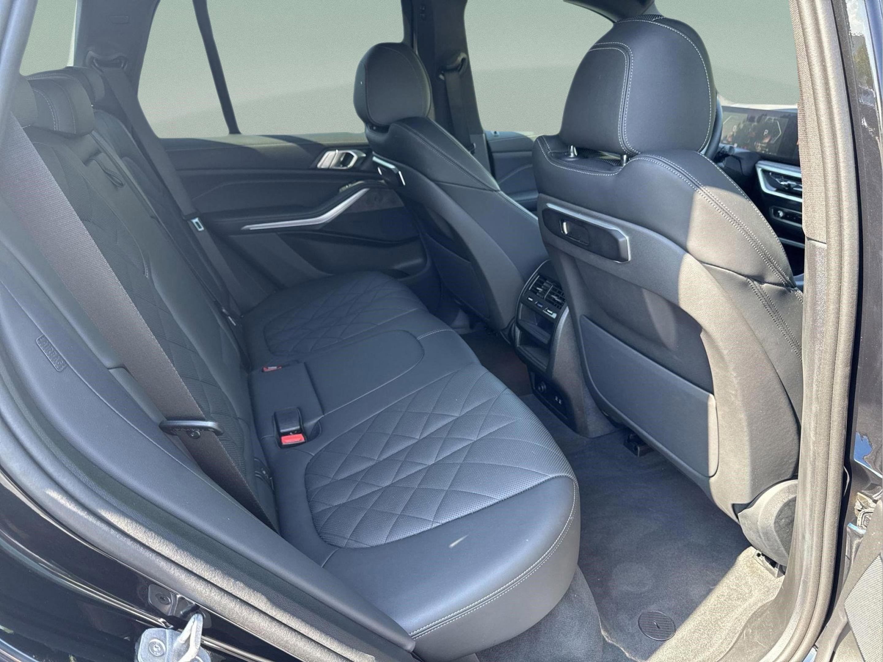 Used 2024 BMW X5 xDrive40i w/ Parking Assistance Package image 33