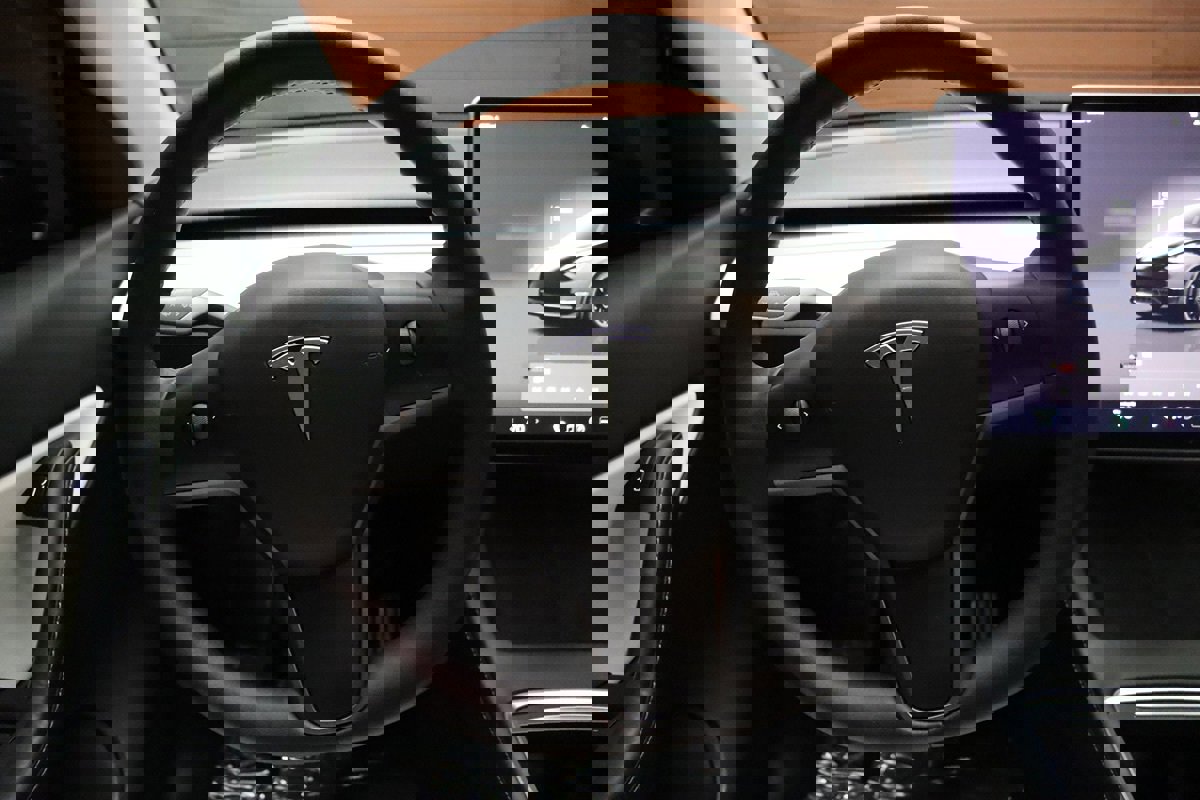 Used 2022 Tesla Model Y Performance image 14