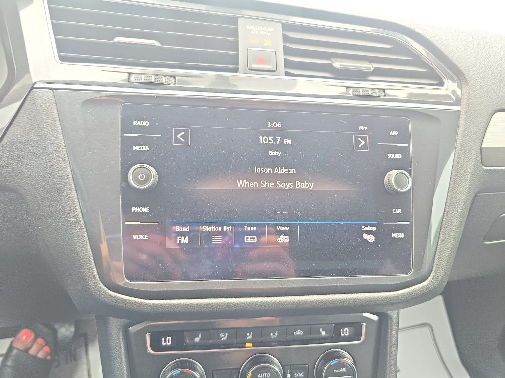 Used 2018 Volkswagen Tiguan SE FWD image 18