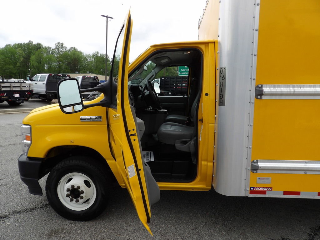 Used 2021 Ford E-350 and Econoline 350 Super Duty RWD image 13