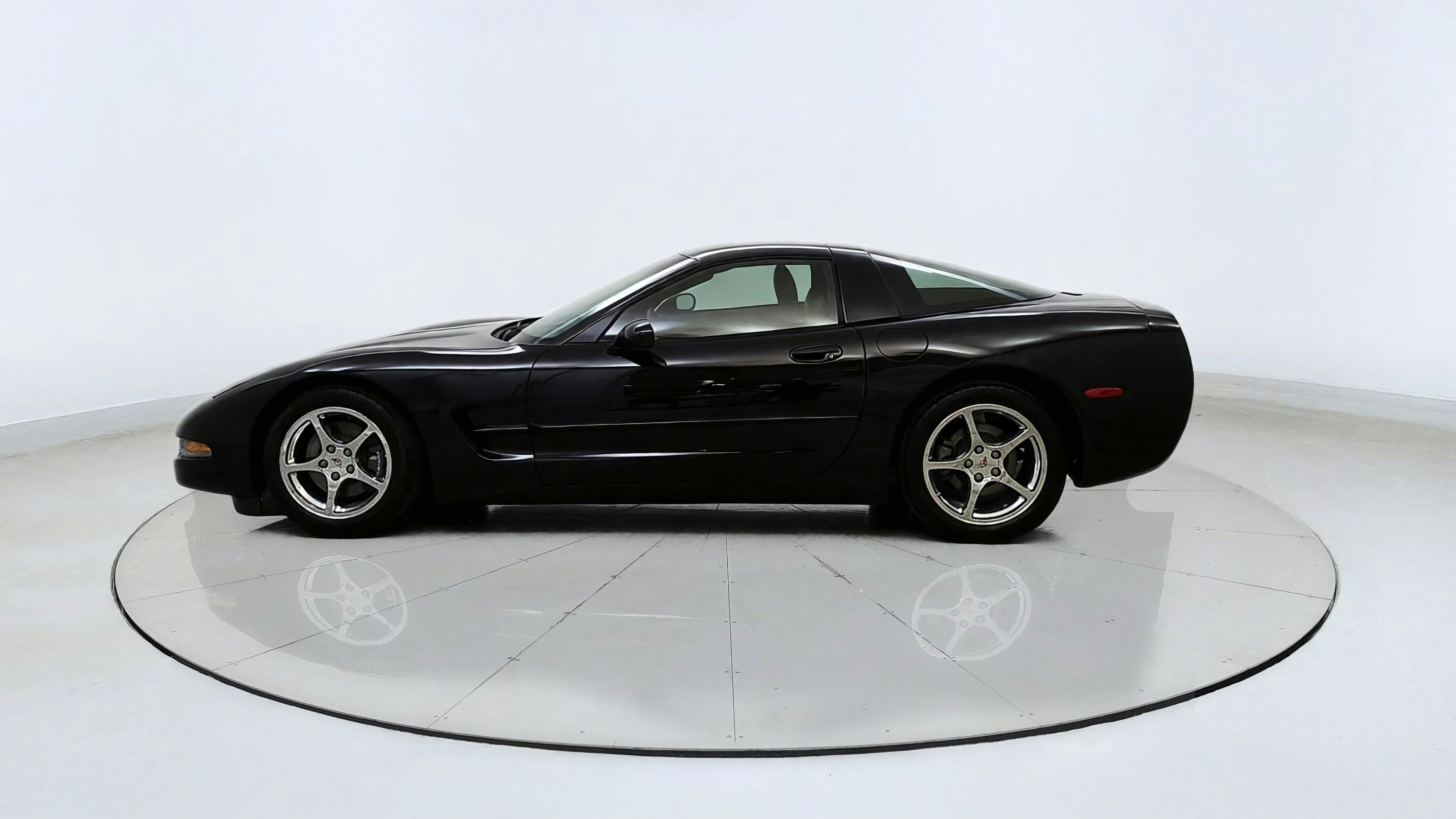 Used 2002 Chevrolet Corvette Coupe w/ Preferred Equipment Group2 RWD image 4