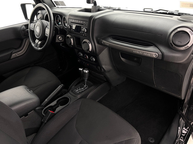 Used 2015 Jeep Wrangler Unlimited Sport w/ Connectivity Group AWD/4WD image 16