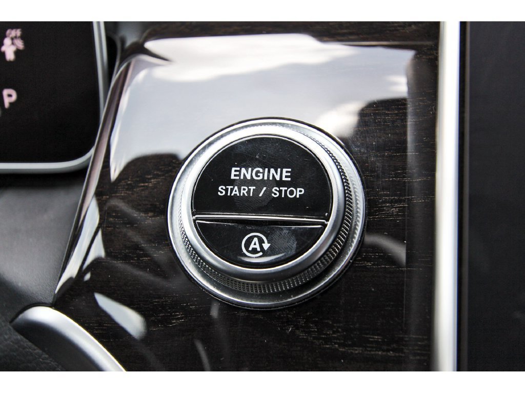 Used 2024 Mercedes-Benz GLC 300 4MATIC image 24