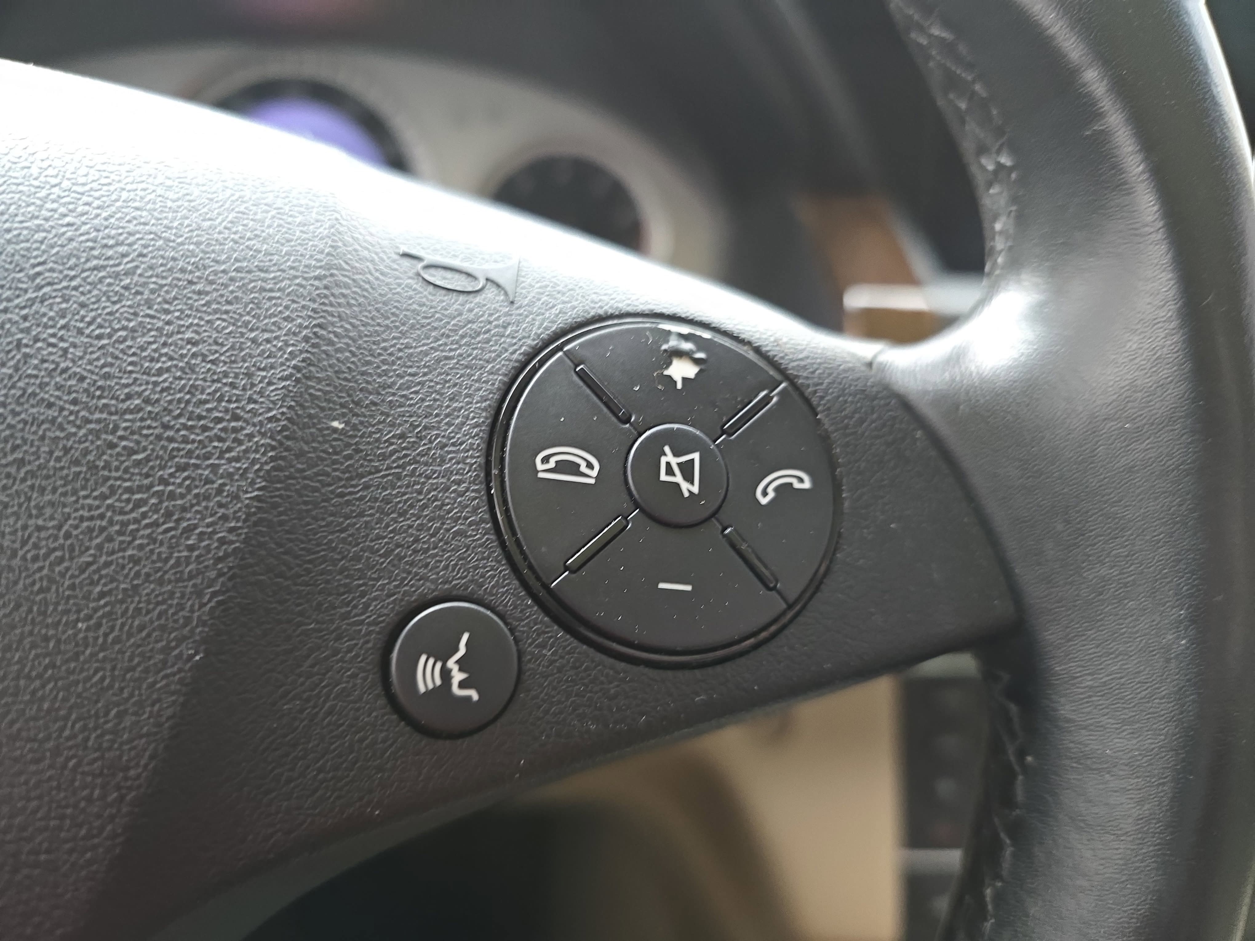 Used 2011 Mercedes-Benz GLK 350 2WD image 18