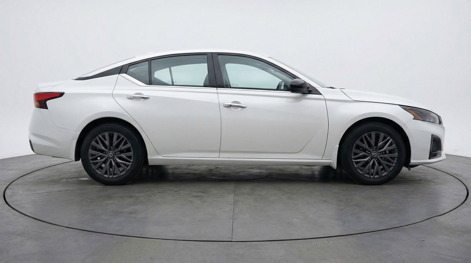 Used 2025 Nissan Altima 2.5 SV image 11
