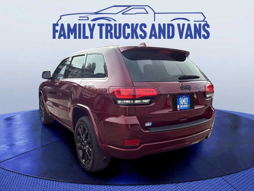 Used 2017 Jeep Grand Cherokee Altitude AWD/4WD image 3