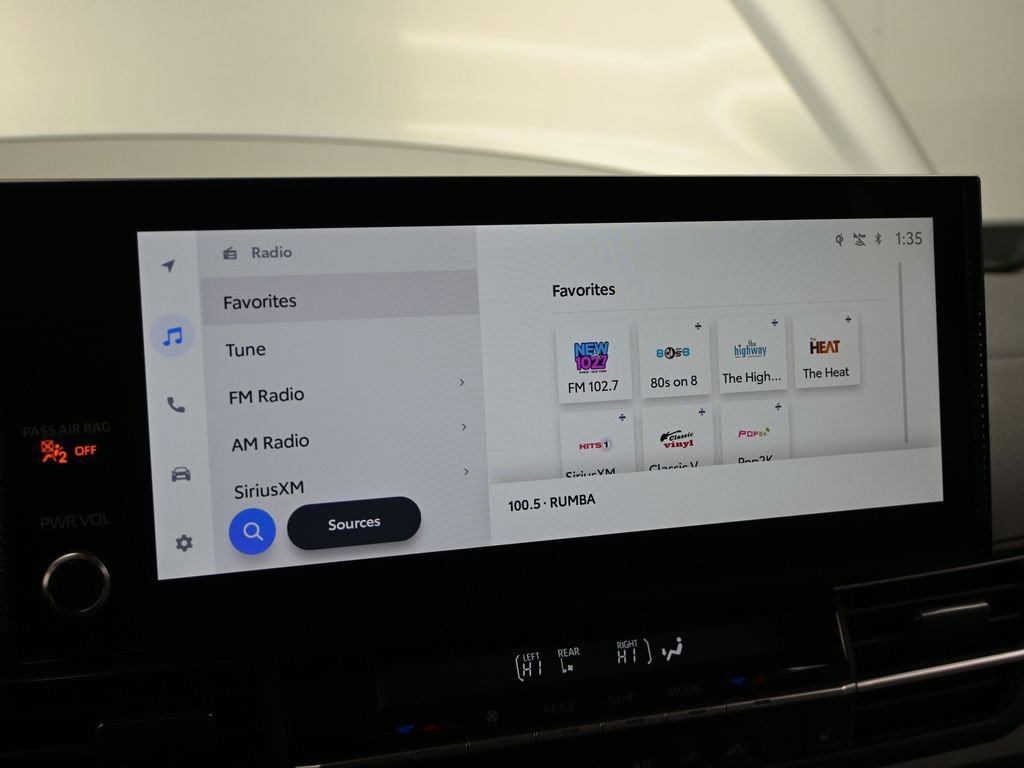 Used 2025 Toyota Sienna XLE image 23