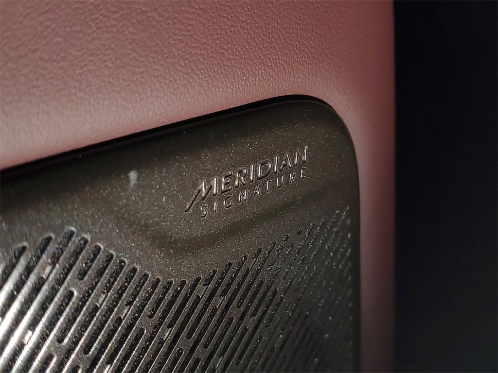 Used 2025 Land Rover Range Rover Autobiography image 11