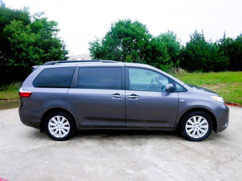 Used 2017 Toyota Sienna AWD image 4