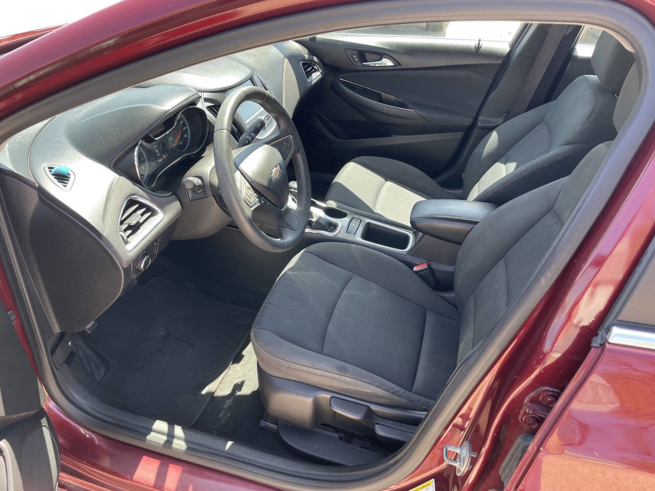 Used 2016 Chevrolet Cruze LT FWD image 11