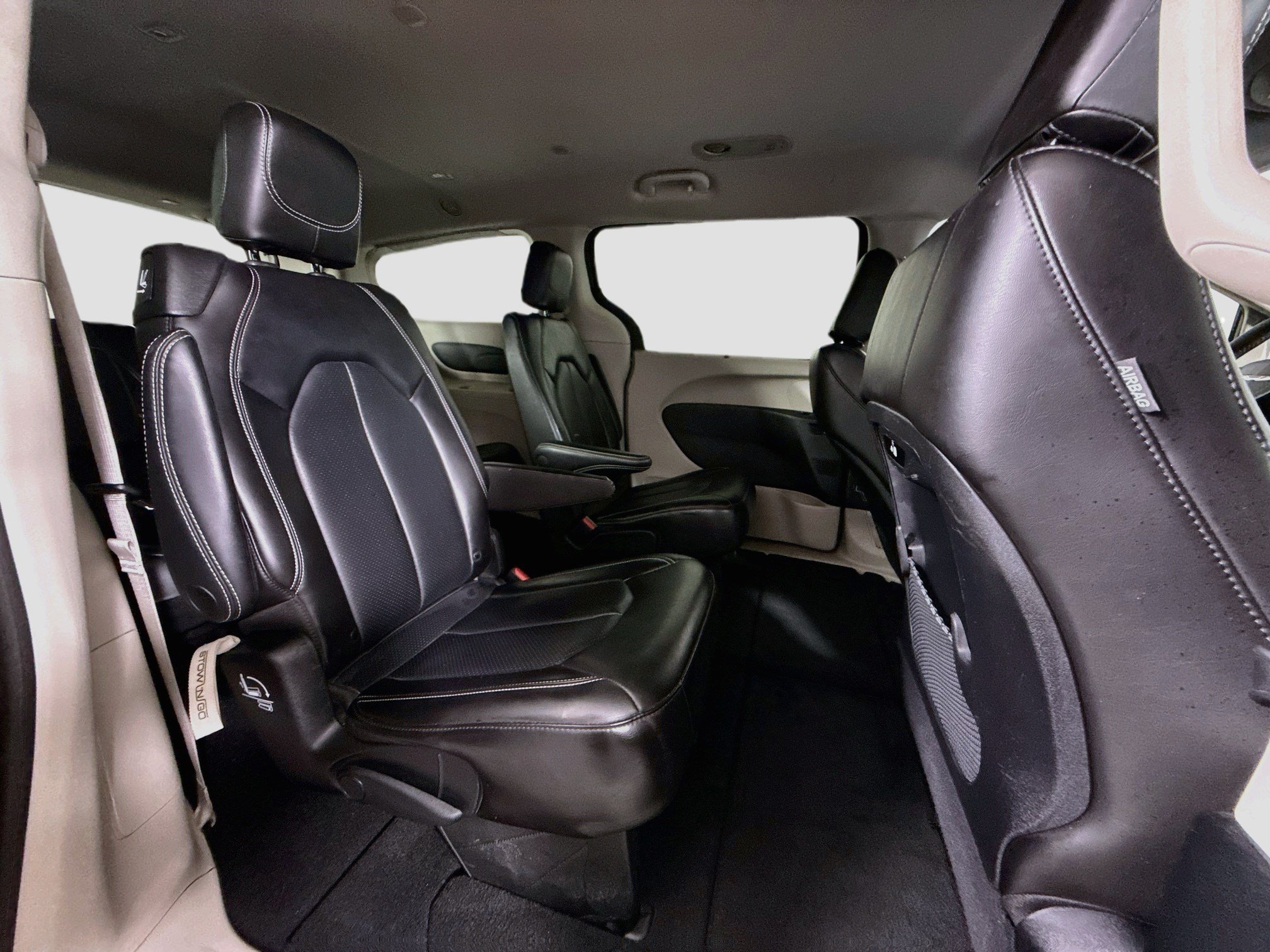 Used 2023 Chrysler Pacifica Touring-L FWD image 27